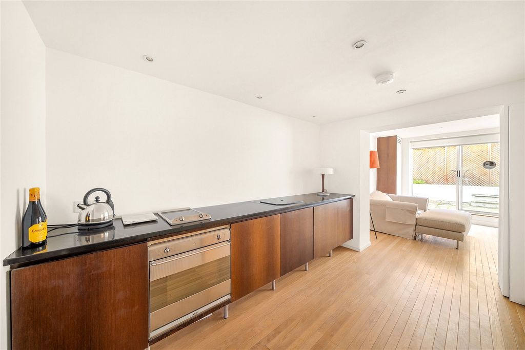 Property photo 3 of 9 Kitchen