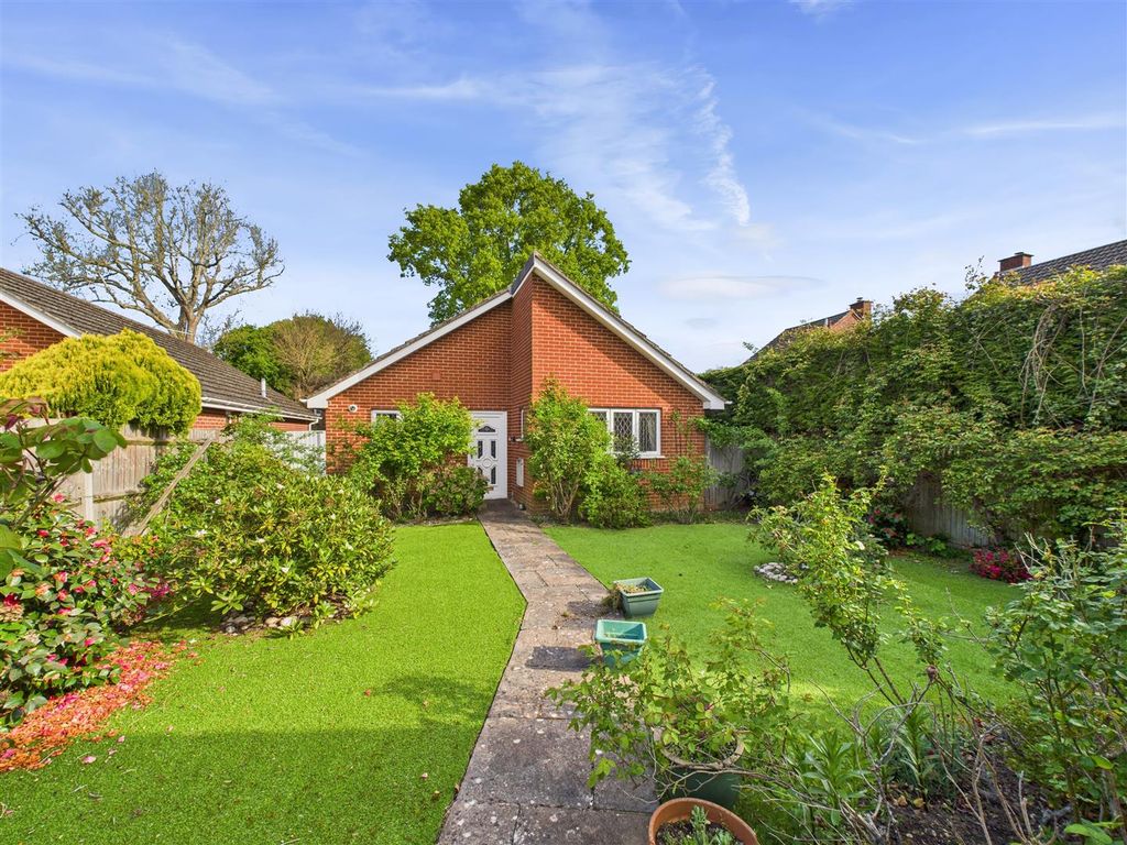 Property photo 1 of 10 3 Bedroom Detached Bungalow For Sale