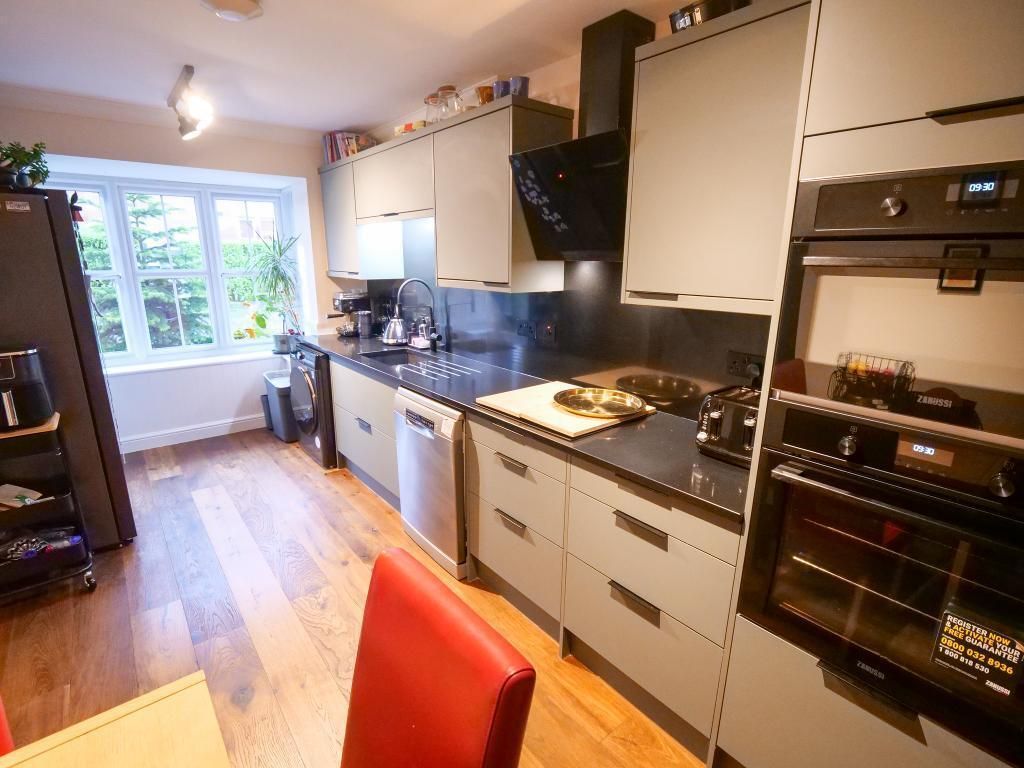 Property photo 3 of 19 Kitchen