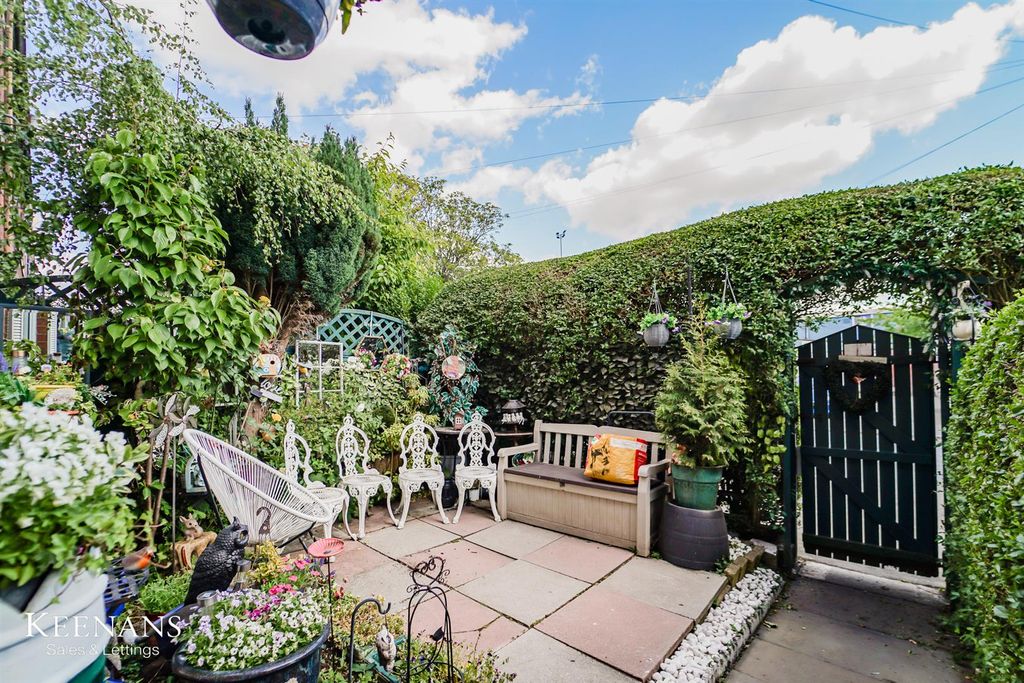 Property photo 2 of 28