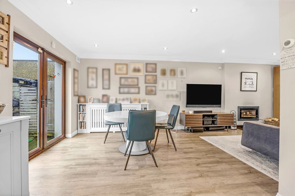 Property photo 3 of 26