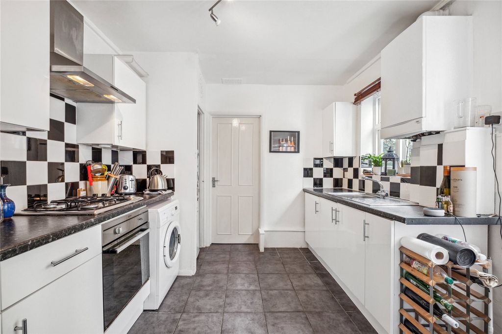 Property photo 2 of 9 Kitchen
