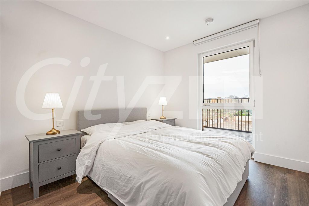 Property photo 3 of 24 Bedroom