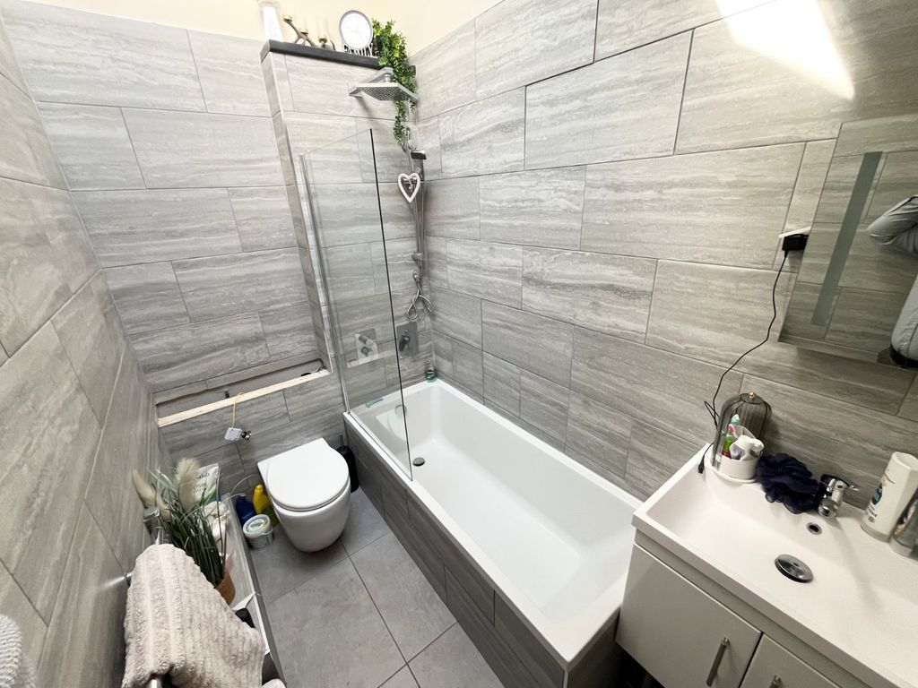 Property photo 2 of 11 Picture No. 20