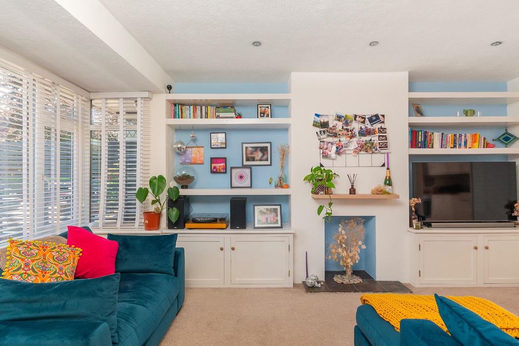 Property photo 1 of 39 3S3Rsap - Living Room B.Jpg