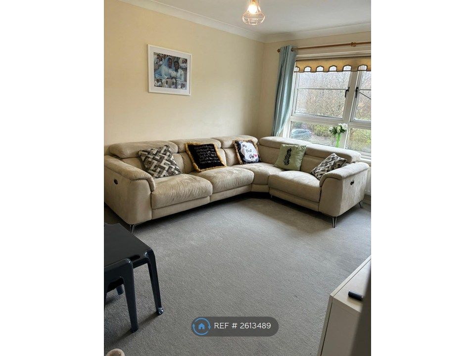 Property photo 3 of 10 Lounge