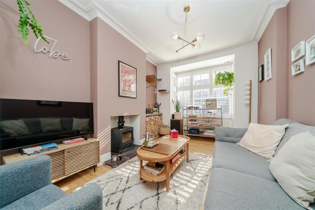 Property photo 2 of 27 Lounge Area