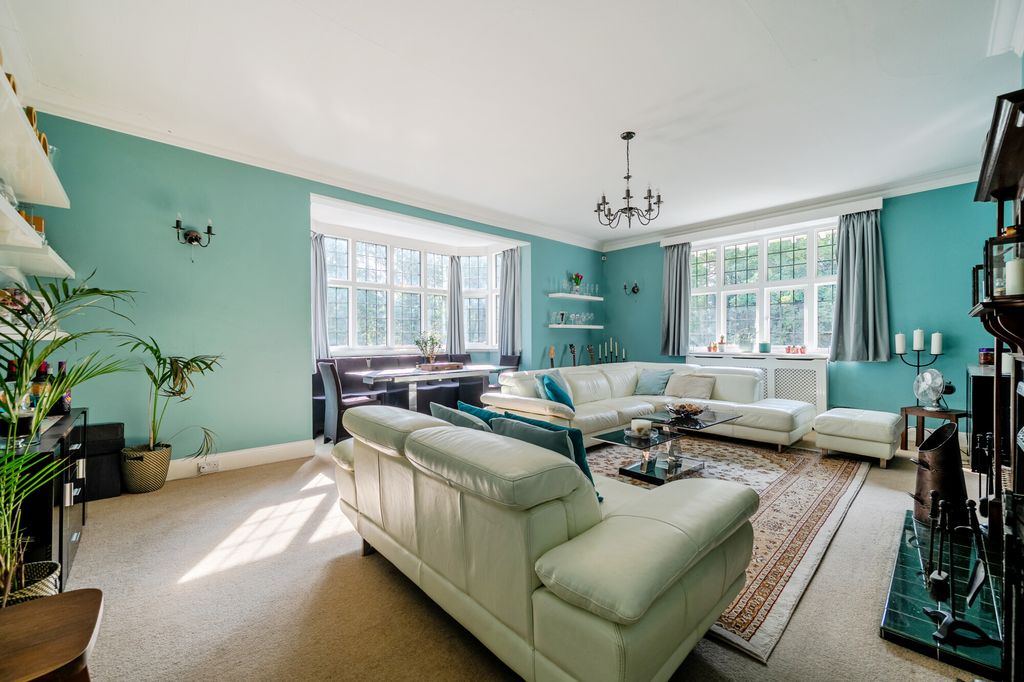 Property photo 3 of 11