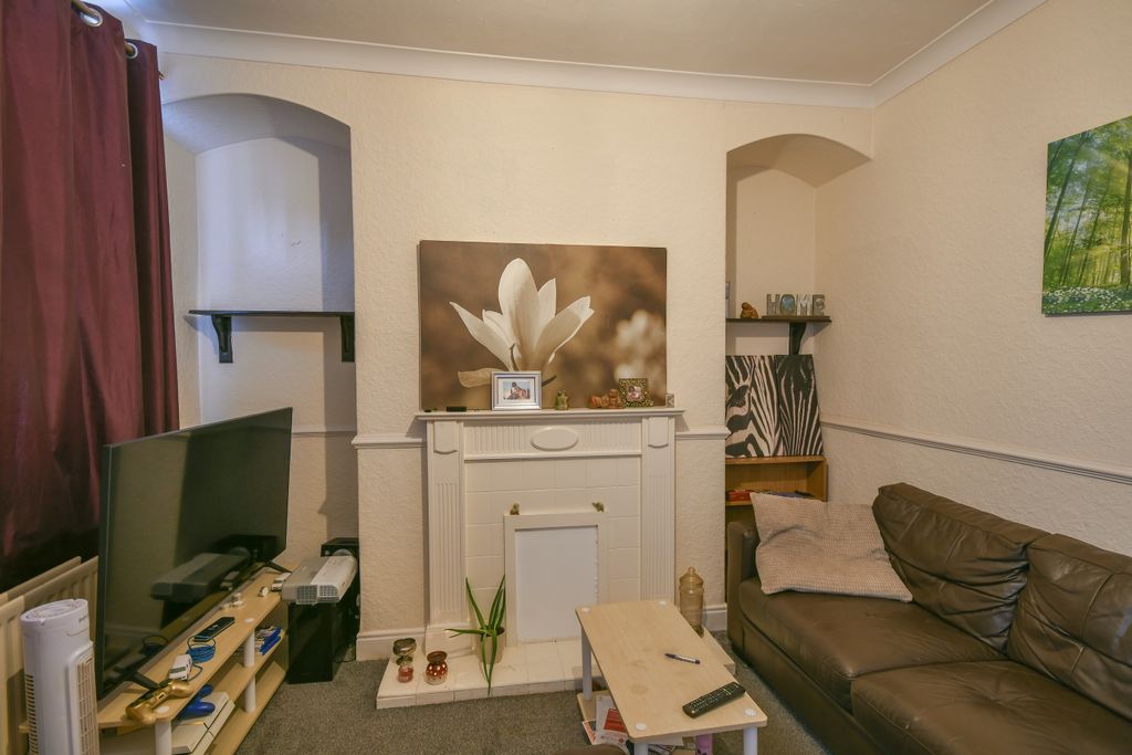 Property photo 2 of 16