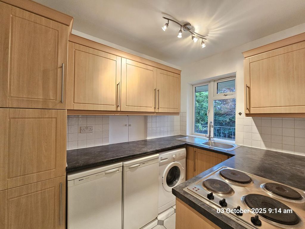 Property photo 2 of 11 Kitchen