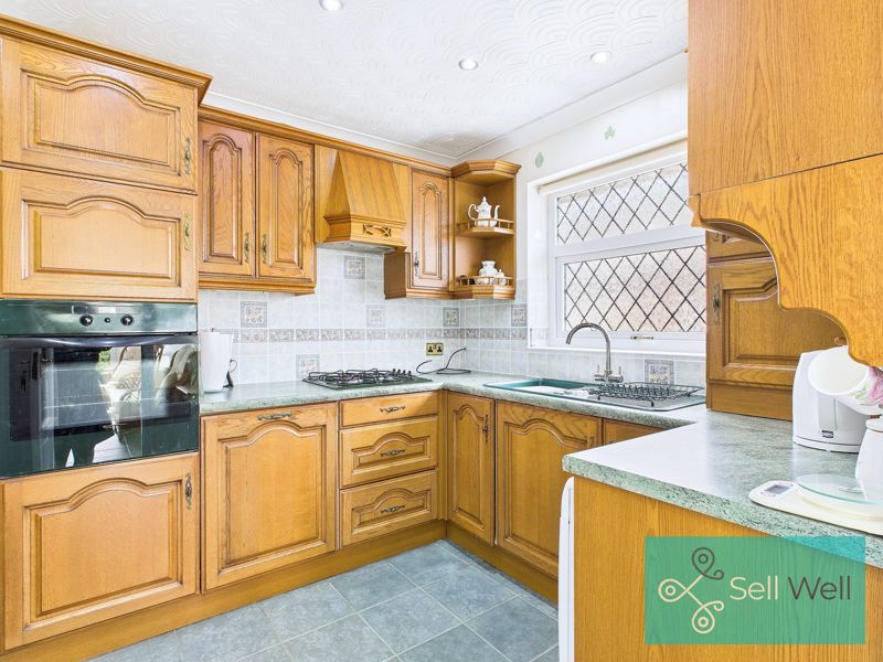 Property photo 3 of 18 Kitchen