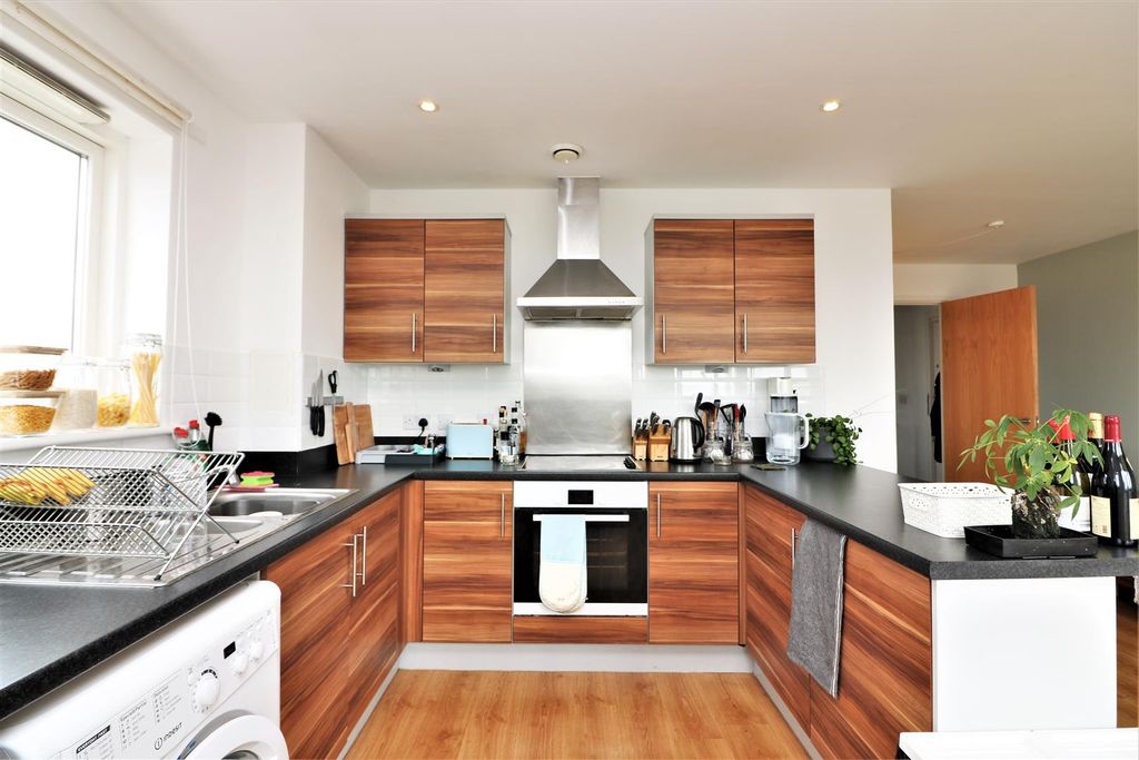 Property photo 2 of 9 Lascar Wharf Building.Jpg