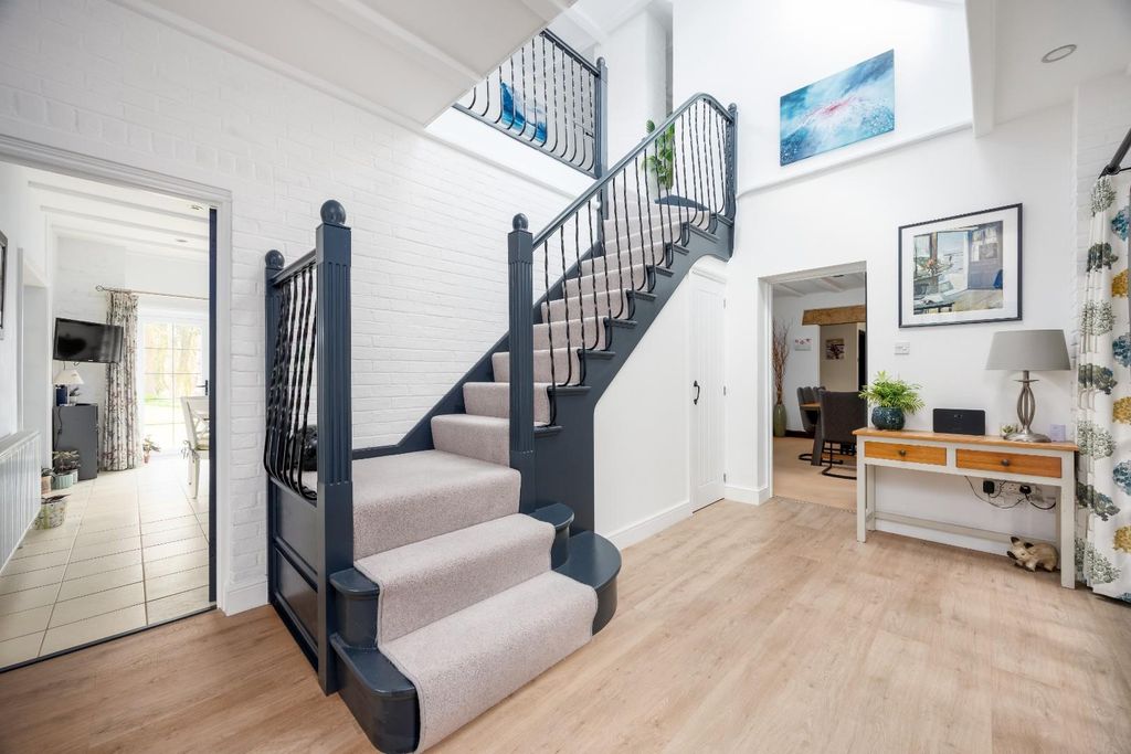 Property photo 2 of 43 Bfd The Spinney Newick Lane Tn21 8Pu _ Roots Prope