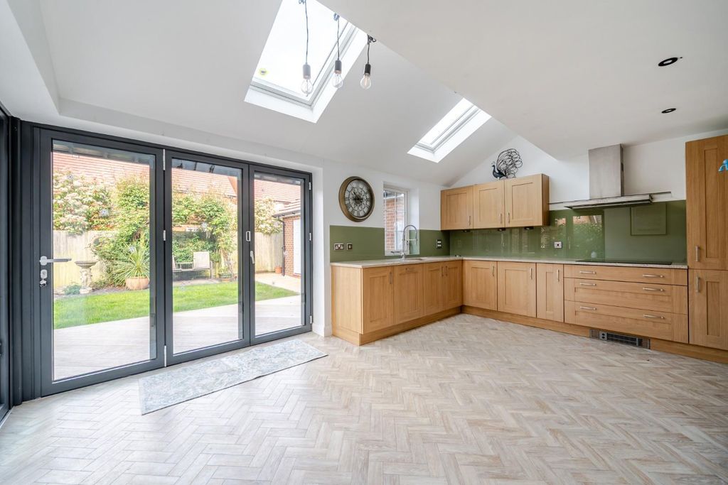 Property photo 2 of 19 1448752-14-69E6090d2Fa00.Jpg