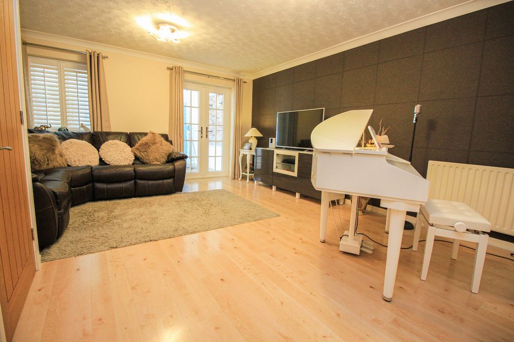 Property photo 2 of 20