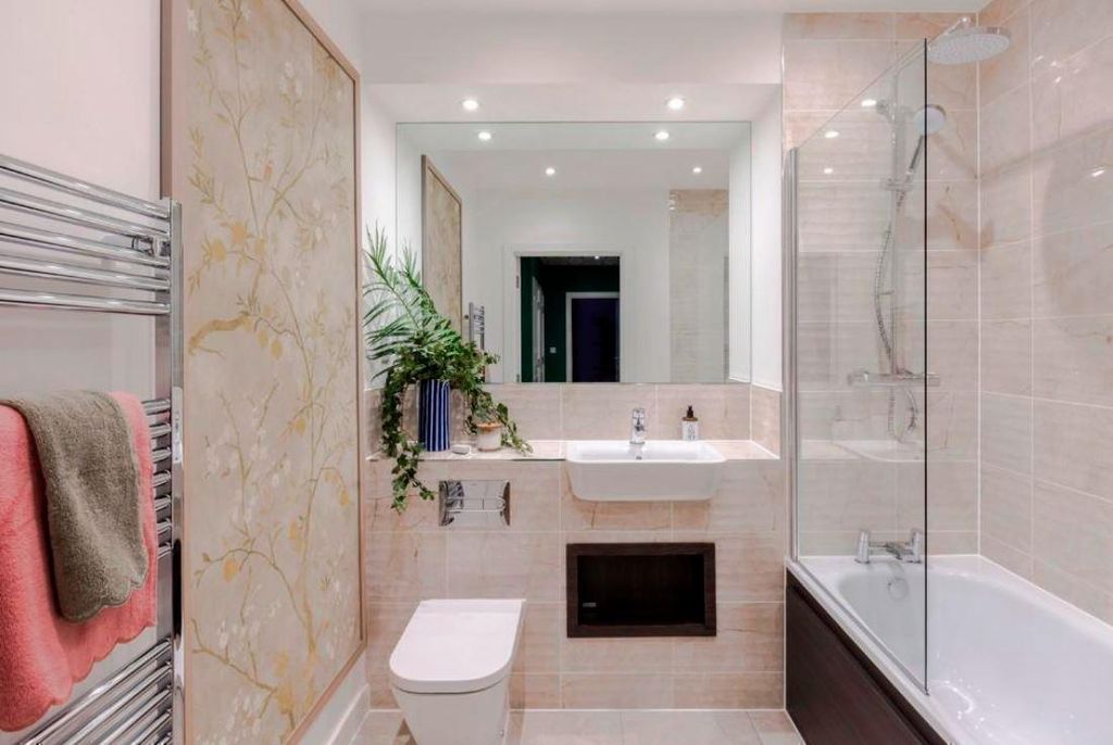 Property photo 3 of 4 Bathroom.Jpg