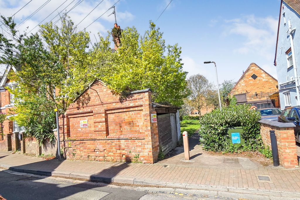 Property photo 1 of 5 Shed At York Road, Stony Stratford, Milton Keynes, Mk11 1Bj