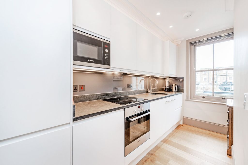 Property photo 2 of 14 Kitchen