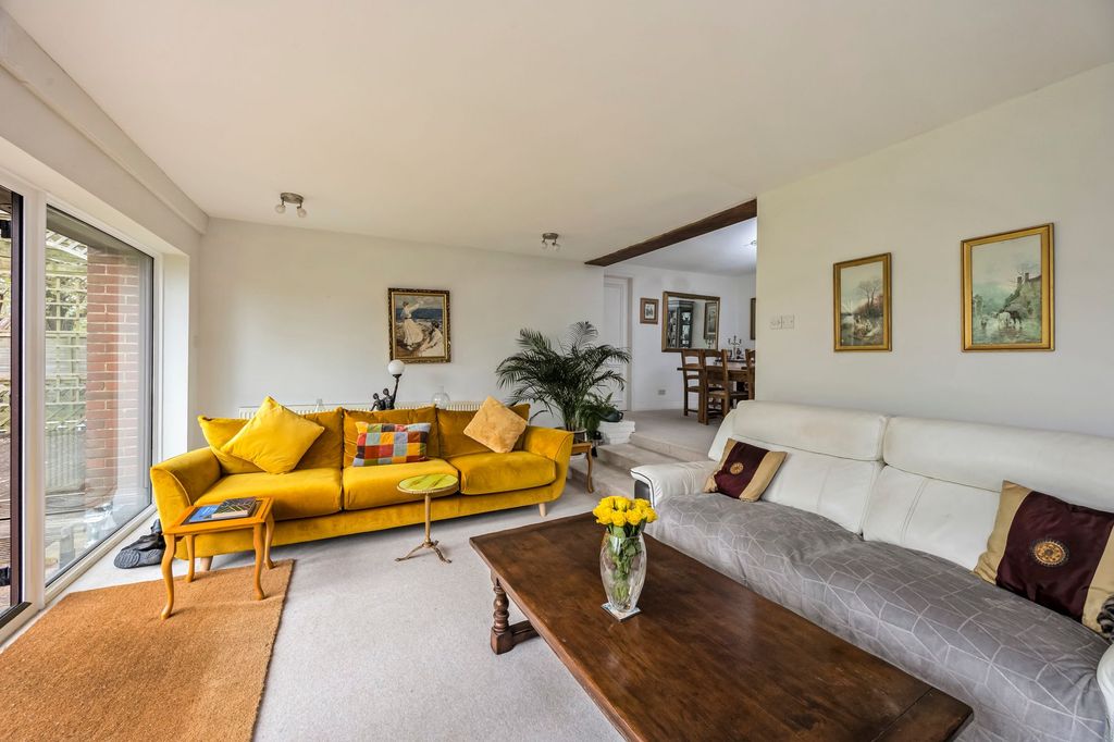 Property photo 2 of 31