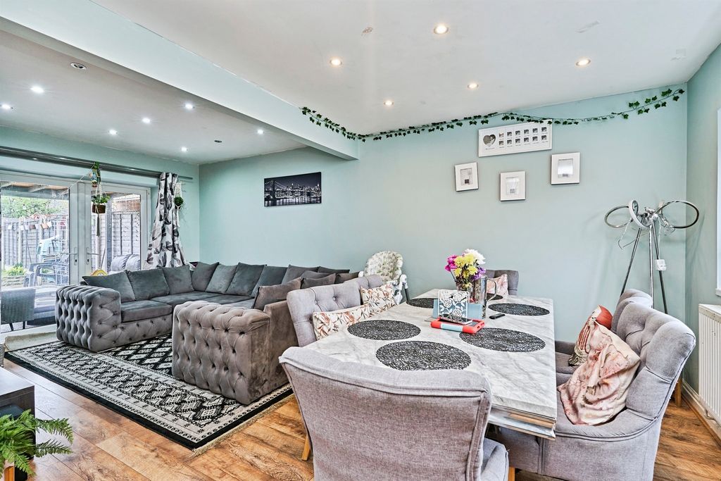 Property photo 2 of 20