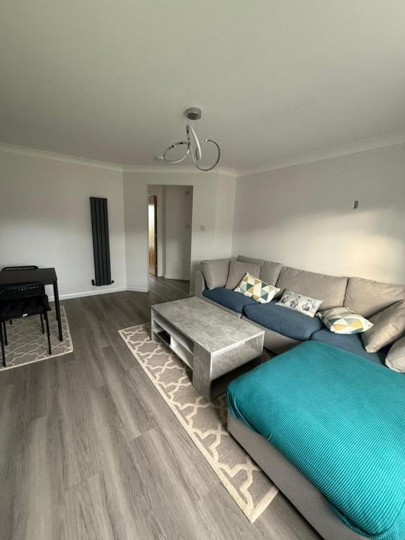 Property photo 3 of 12 Lounge 3