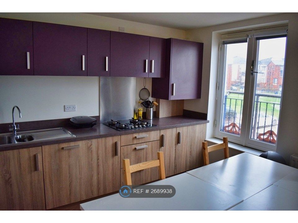 Property photo 3 of 18 Kitchen