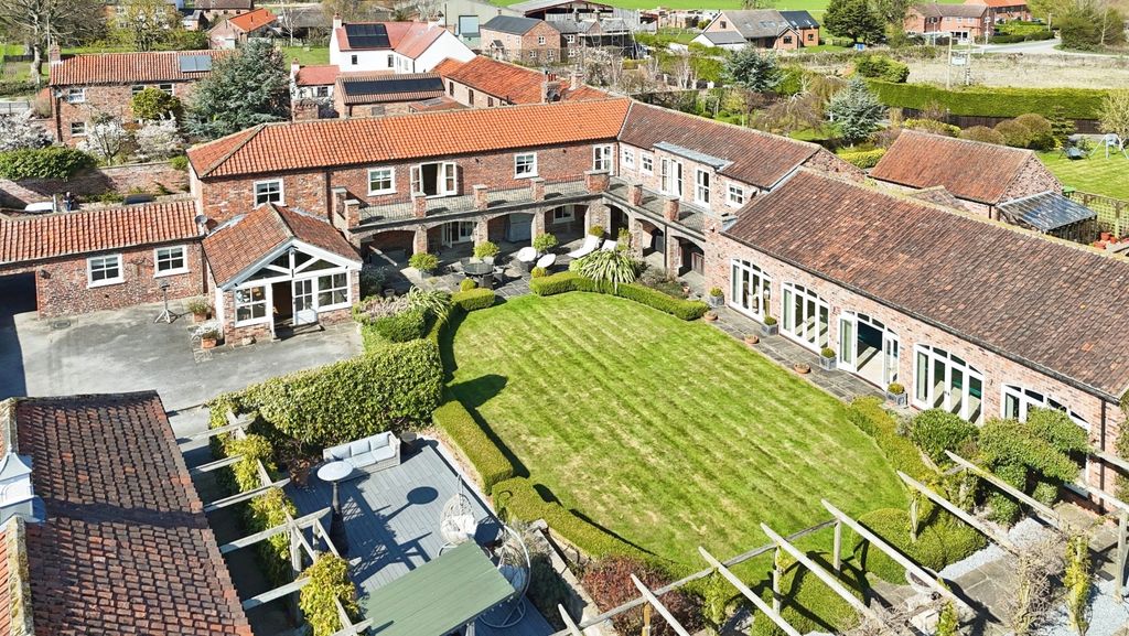 Property photo 3 of 41 4106829
