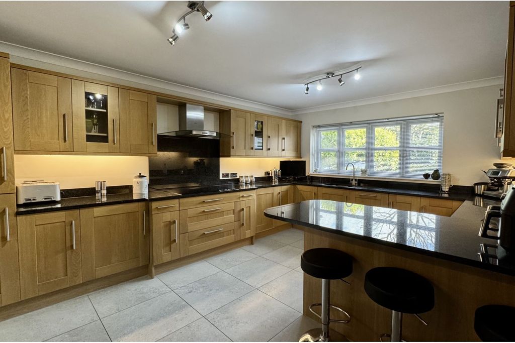 Property photo 3 of 24 Kitchen