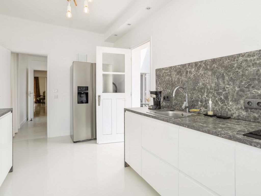 Property photo 2 of 30