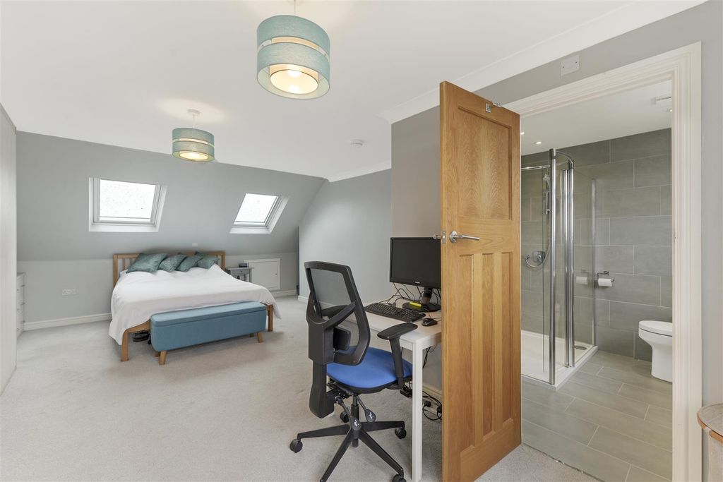 Property photo 3 of 22 80Oldkent19.Jpg