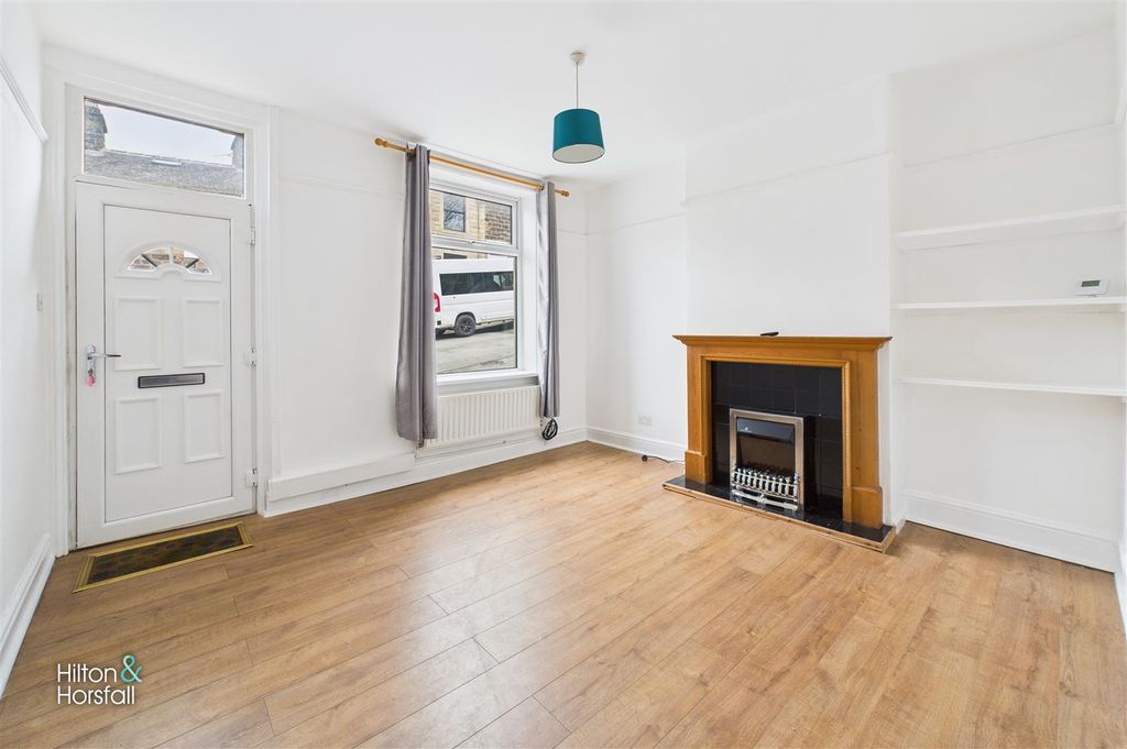 Property photo 2 of 8 Bolton Grove