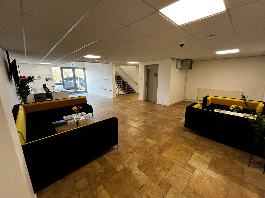 Property photo 3 of 6 Reception