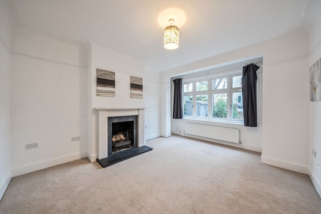 Property photo 2 of 19 Picture No. 09