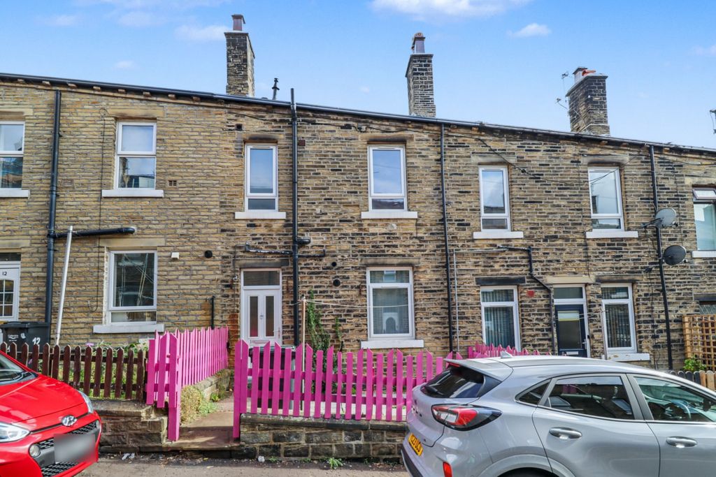 Property photo 1 of 18 10 Claremont Street, Sowerby Bridge, West Yorkshire, Hx6 2Pd