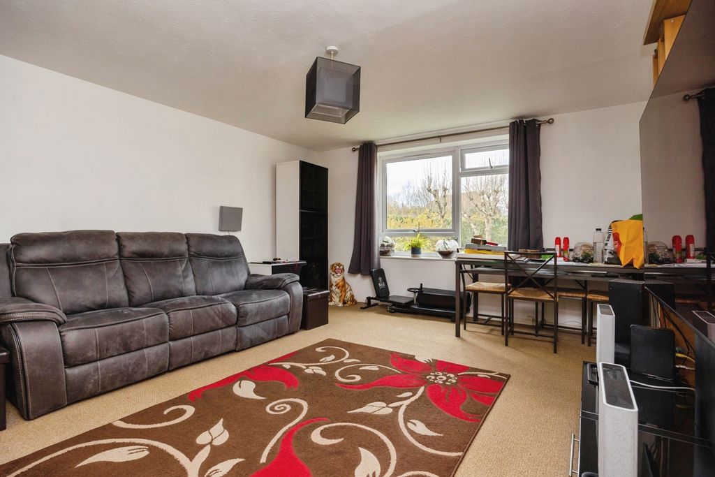 Property photo 3 of 15 Pbox-Img.Jpg
