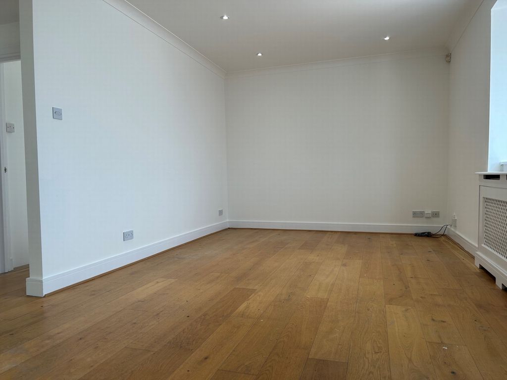 Property photo 3 of 7 Photo 9