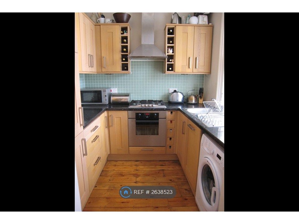 Property photo 2 of 6 Kitchen