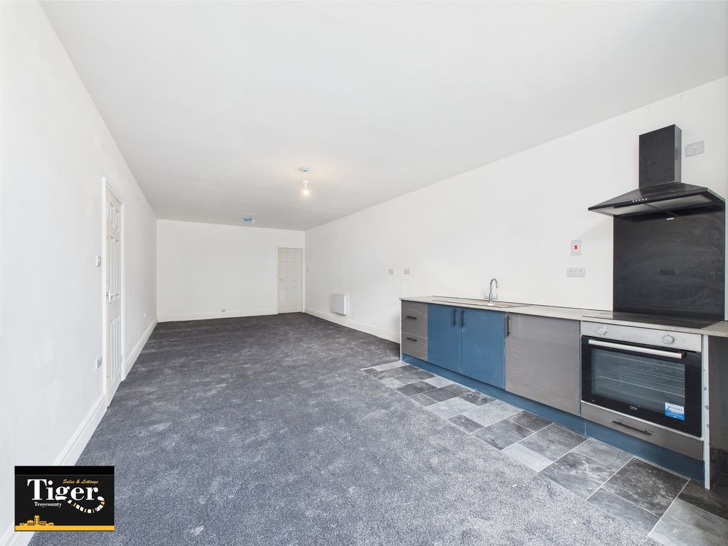 Property photo 3 of 9 Cam03440G0-Pr0316-Still003