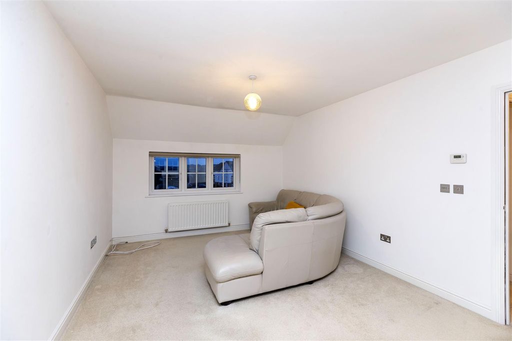 Property photo 3 of 12 2-2_21_Lion_Mews_Woodilee_Village_006.Jpg