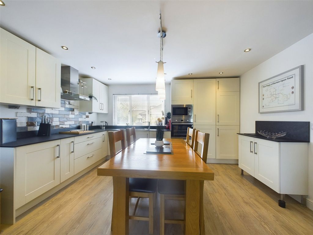 Property photo 3 of 19 Picture No. 04