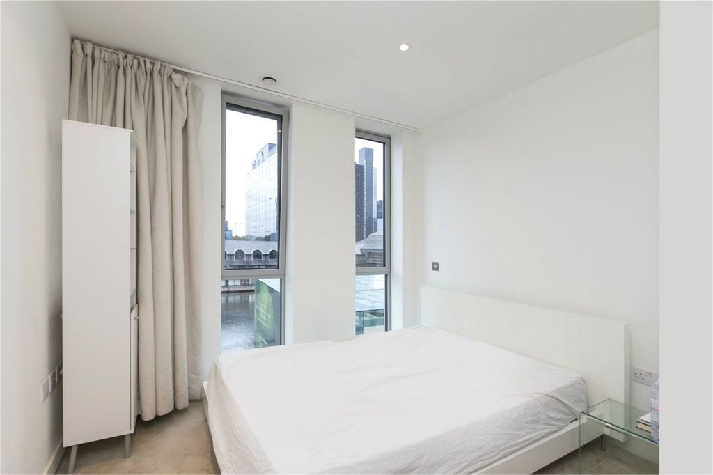 Property photo 3 of 10 Bedroom