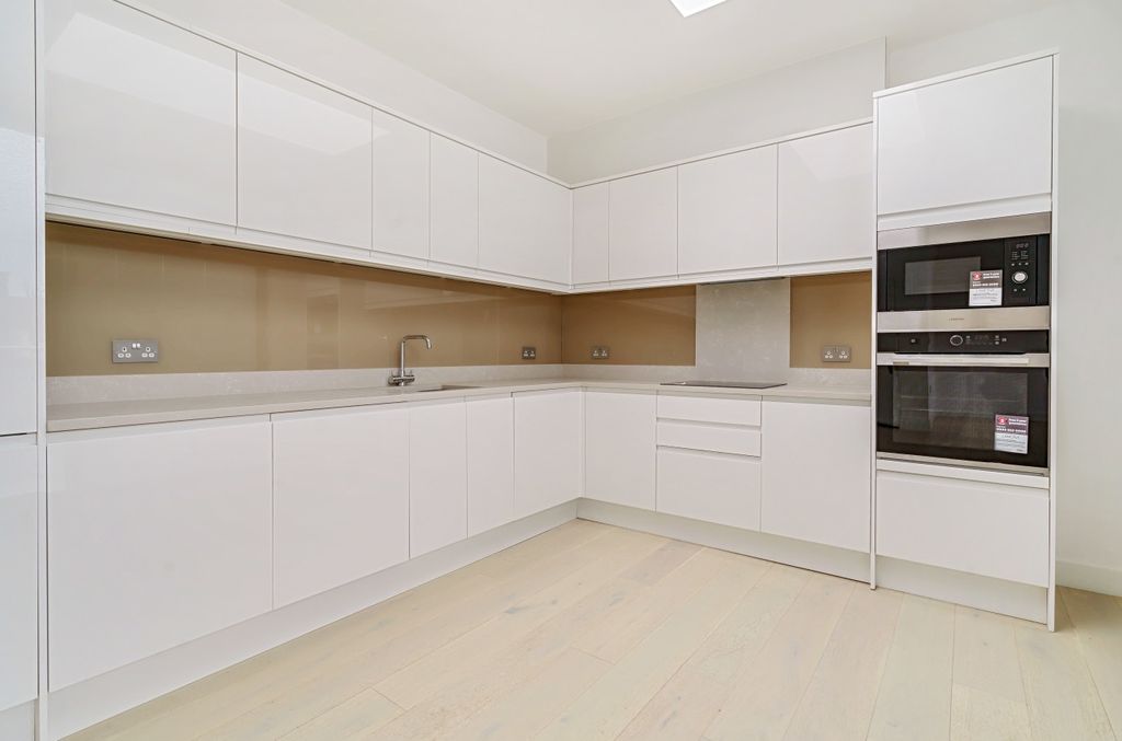 Property photo 2 of 17 Kitchen