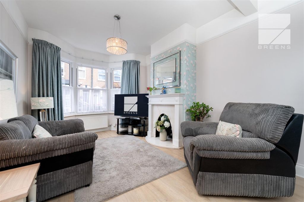 Property photo 2 of 43 21 Salisbury Road_0020.Jpg