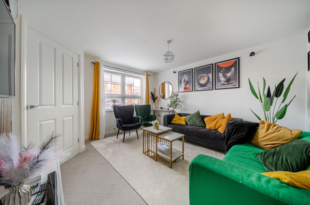 Property photo 3 of 12 1388087-1-69380Ff...