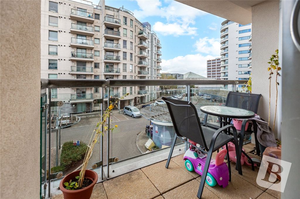 Property photo 3 of 10 Balcony