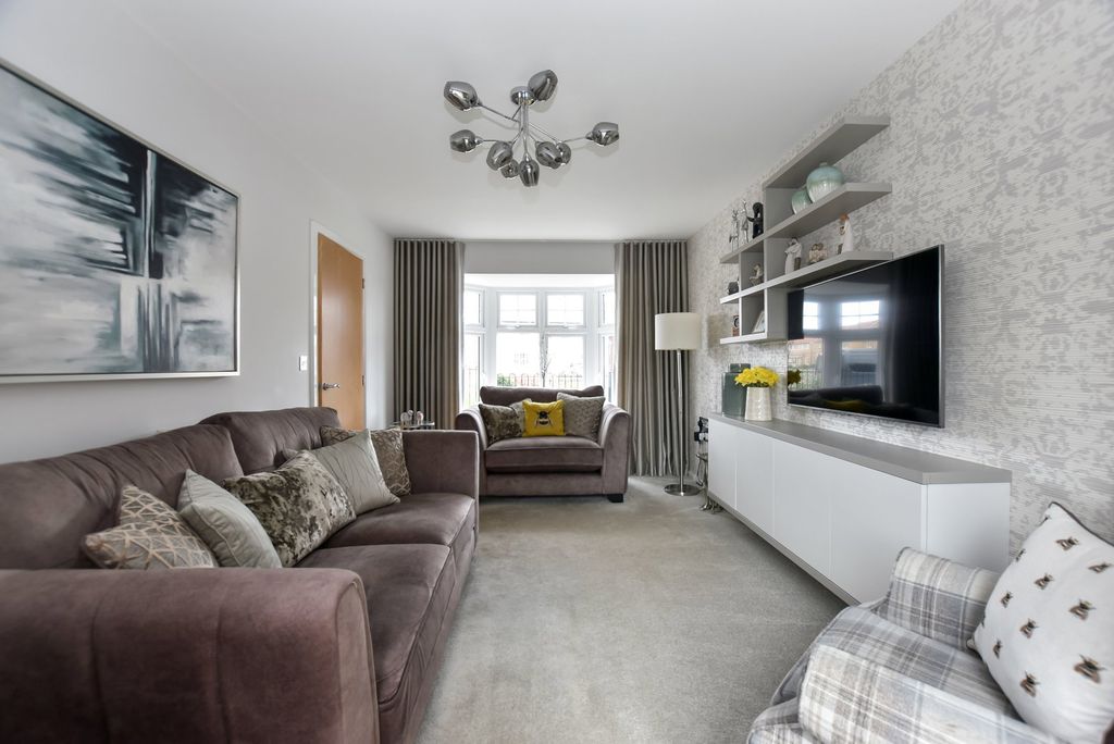 Property photo 3 of 19