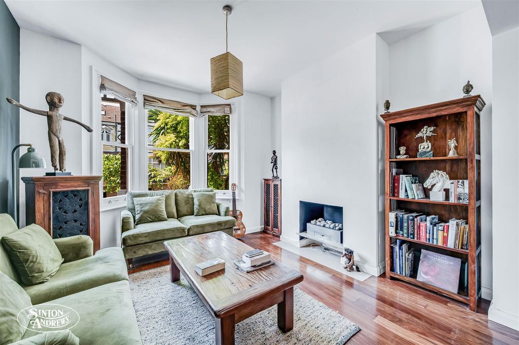 Property photo 2 of 16 77 Dudley Gardens-3.Jpg