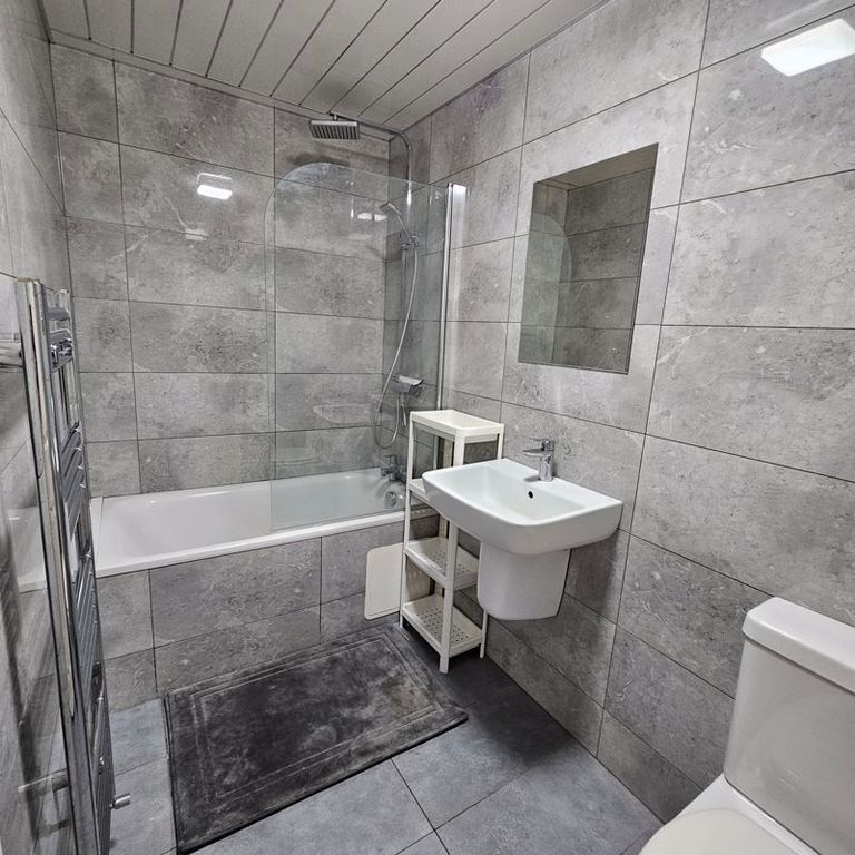 Property photo 2 of 4 Bathroom