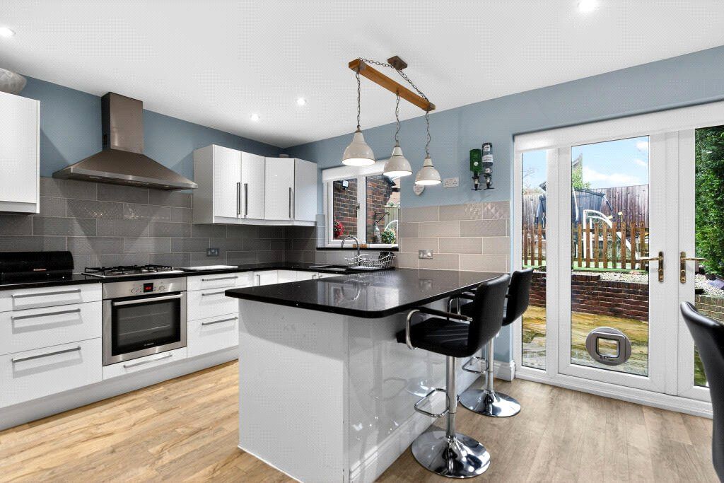 Property photo 2 of 9 Kitchen