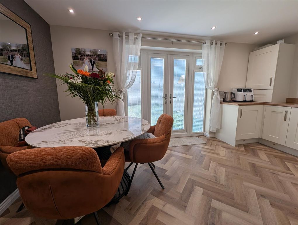 Property photo 3 of 14 Kitchen/Diner